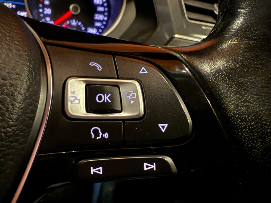 2017 Volkswagen Tiguan - image 21