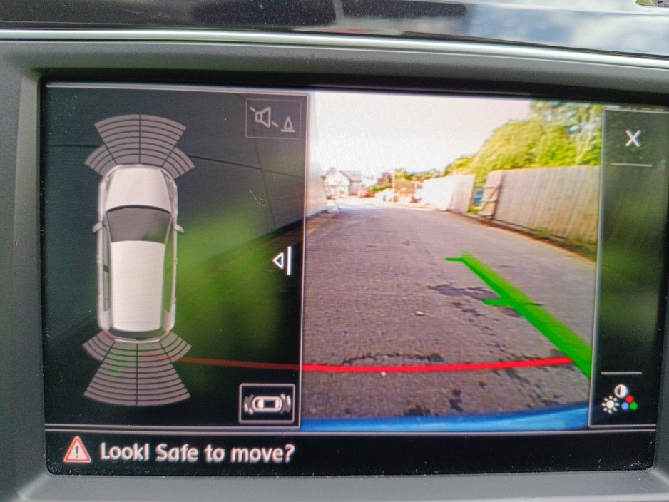 2016 Volkswagen Golf - image 8