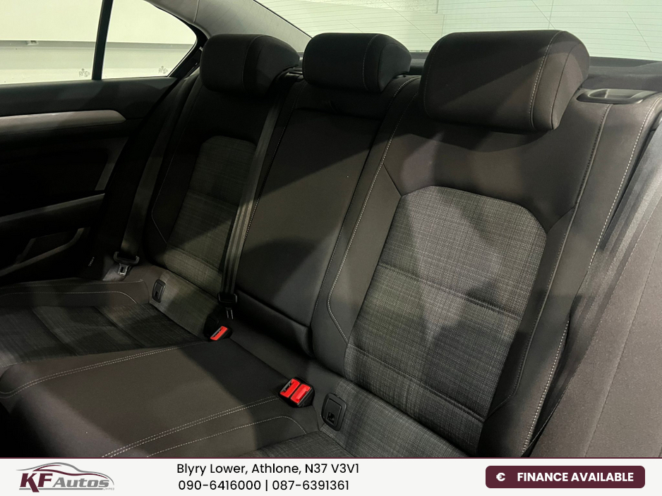 2020 Volkswagen Passat - image 14