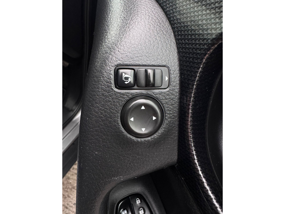 2017 Nissan X-Trail - image 36