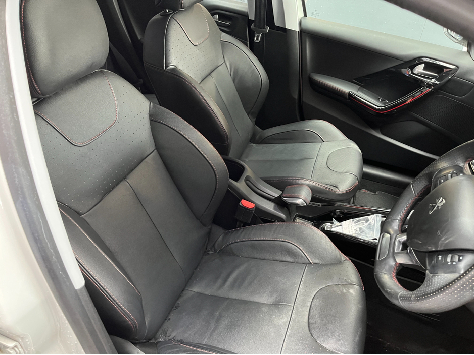 2020 Peugeot 2008 - image 10