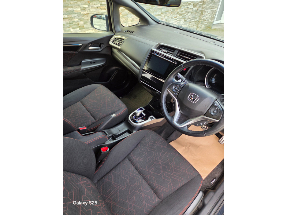 2016 Honda Fit - image 12