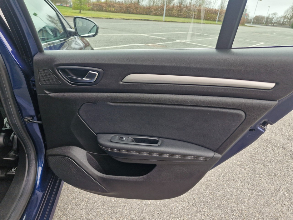 2017 Renault Megane - image 23