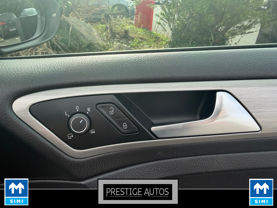 2015 Volkswagen Golf - image 25