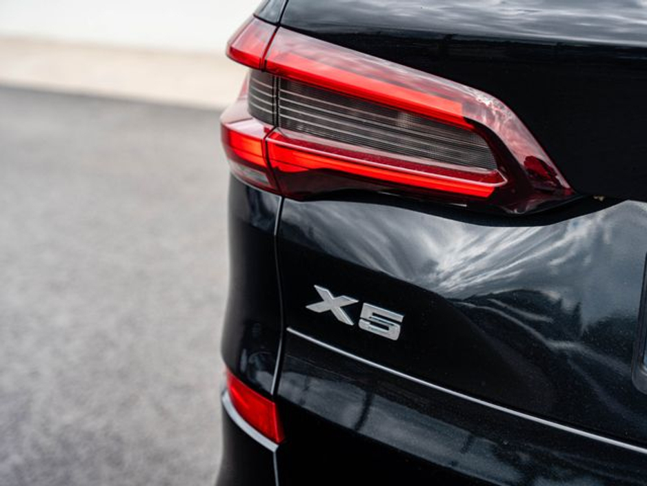 2020 BMW X5 - image 7