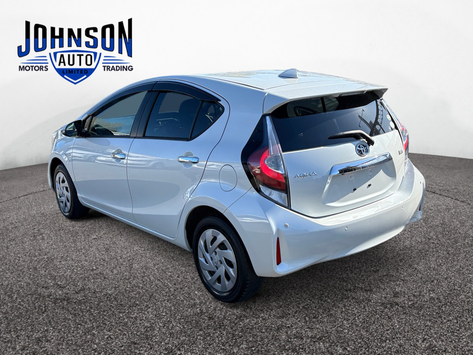 2018 Toyota Aqua - image 4