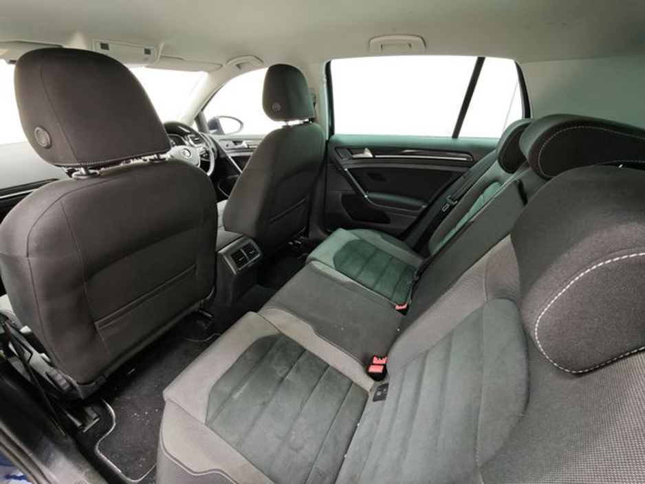 2018 Volkswagen Golf - image 6