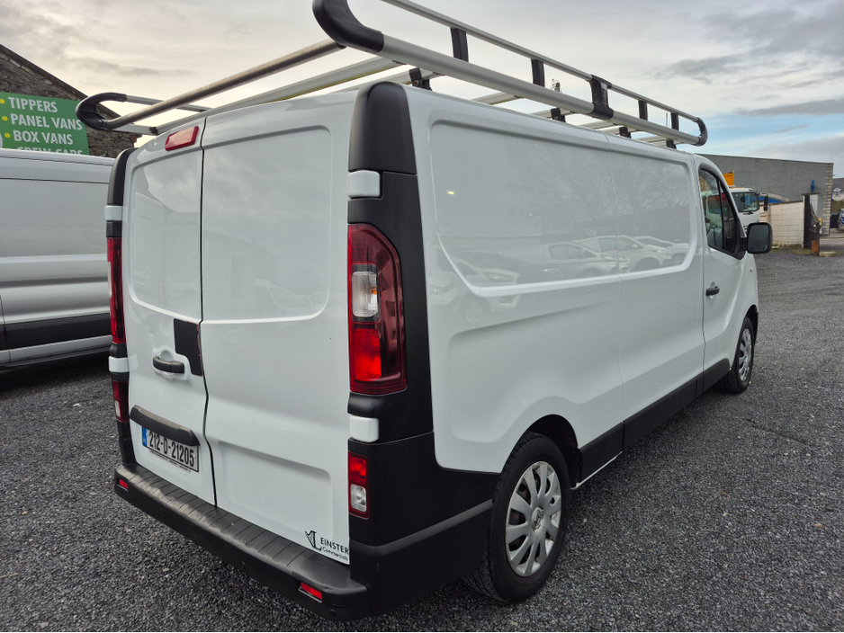 2021 Renault Trafic - image 4