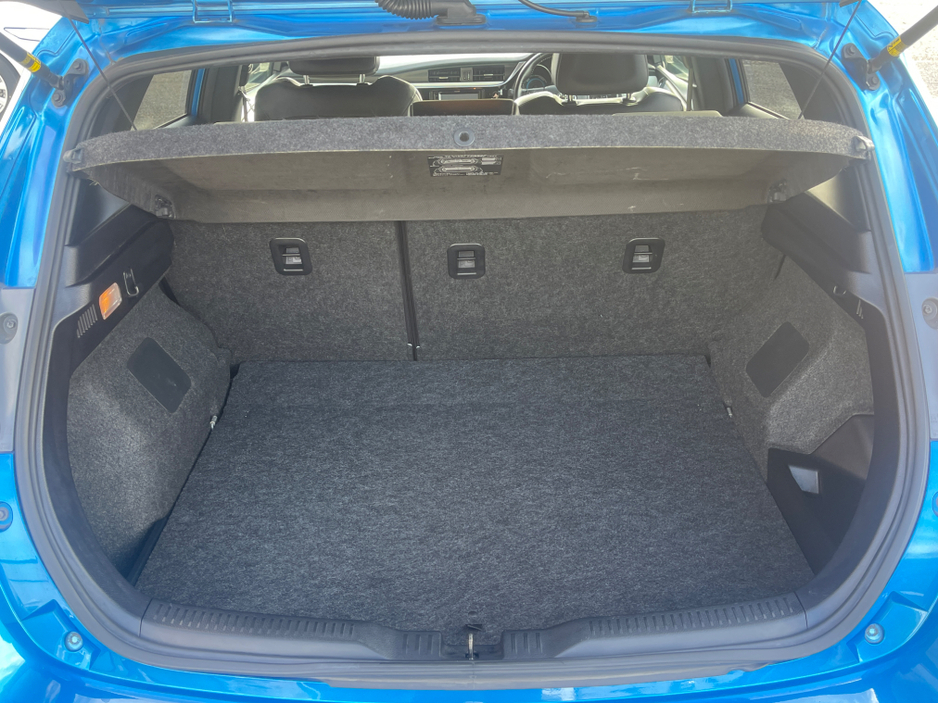 2016 Toyota Auris - image 9