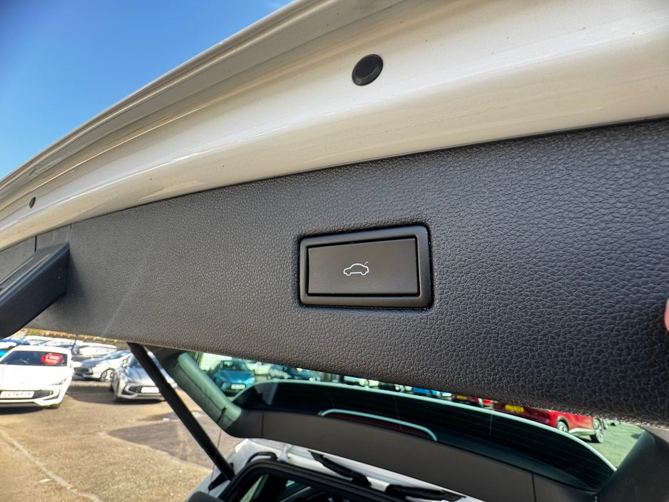 2020 Volkswagen Tiguan - image 18