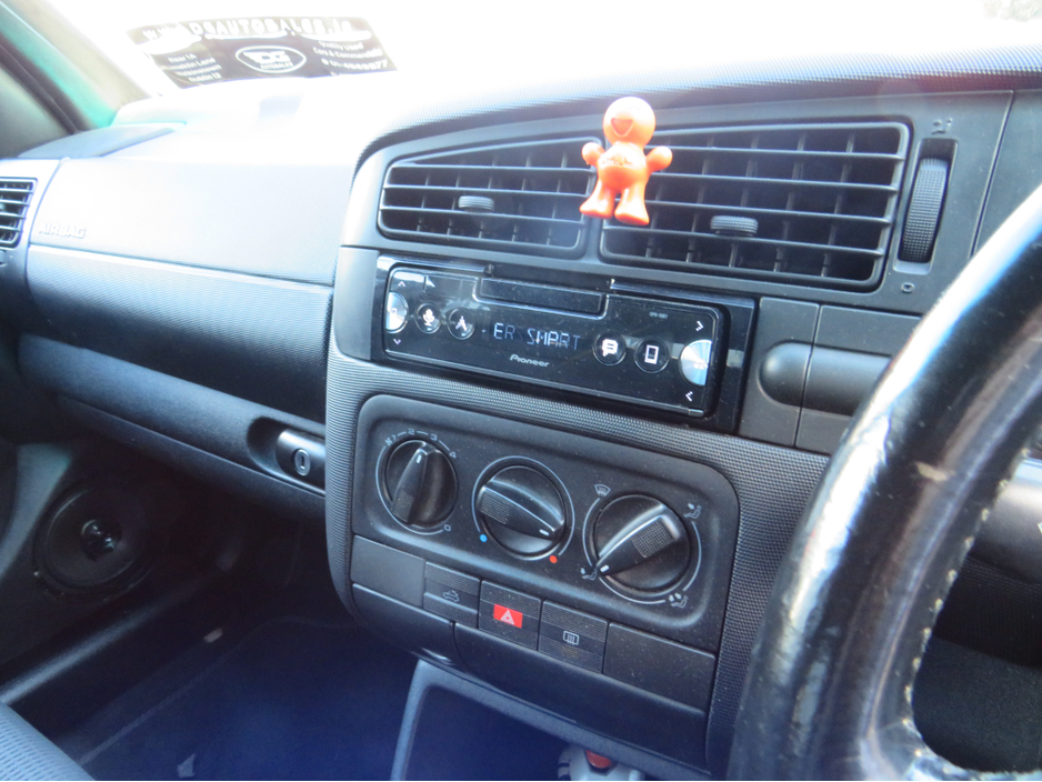 2000 Volkswagen Golf - image 4