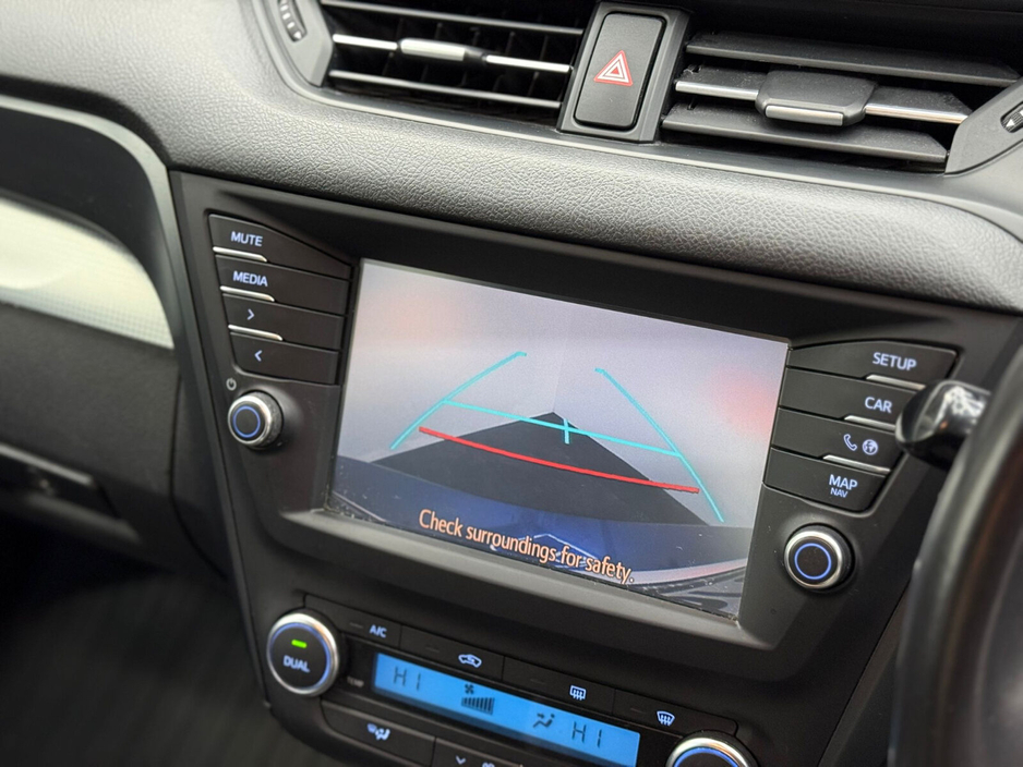 2016 Toyota Avensis - image 9