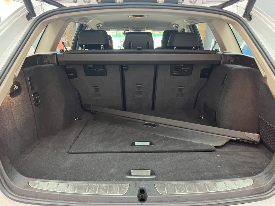 2019 BMW 3 Series - image 8