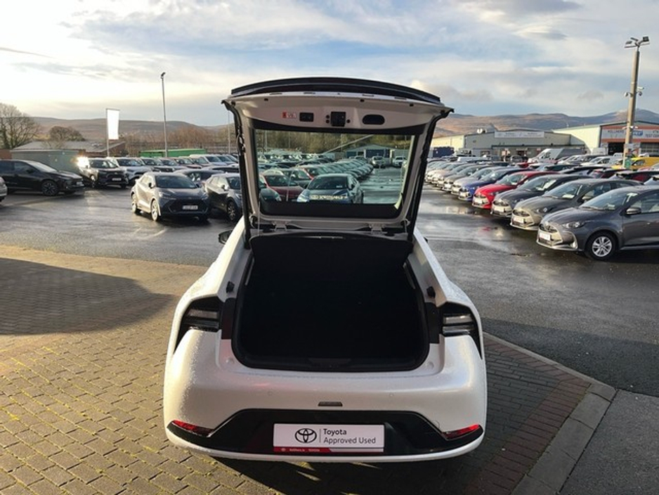 2024 Toyota Prius PLUG IN €40,950