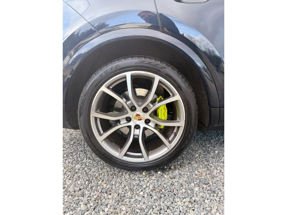 2022 Porsche Cayenne - image 17