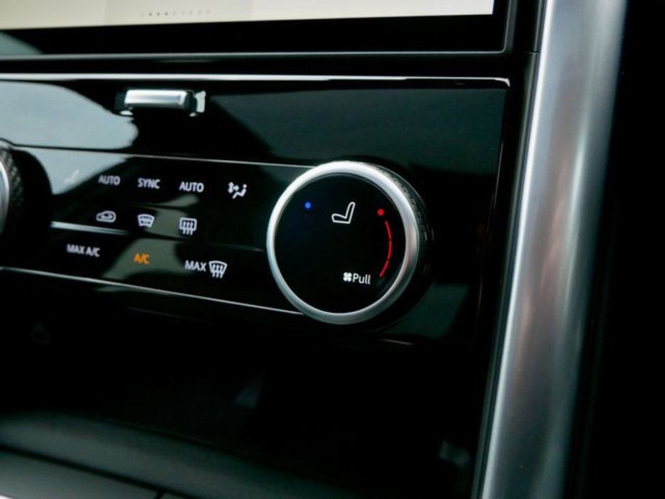 2025 Land Rover Discovery - image 26