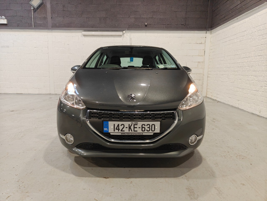 2014 Peugeot 208 - image 2