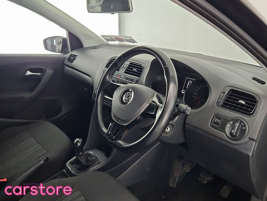 2016 Volkswagen Polo - image 9