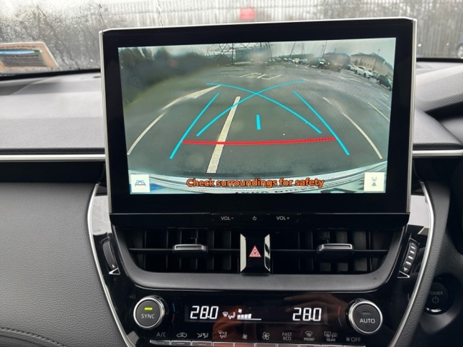 2025 Toyota Corolla CROSS - Save EUR 4,500 - LunaSport + Side Steps Worth EUR 905 - 1.8 Hybrid - Automatic // Remote Central Locking // Front Electric Windows // Rear Electric Windows // Electric Mirrors // Finger Tip St €41,680