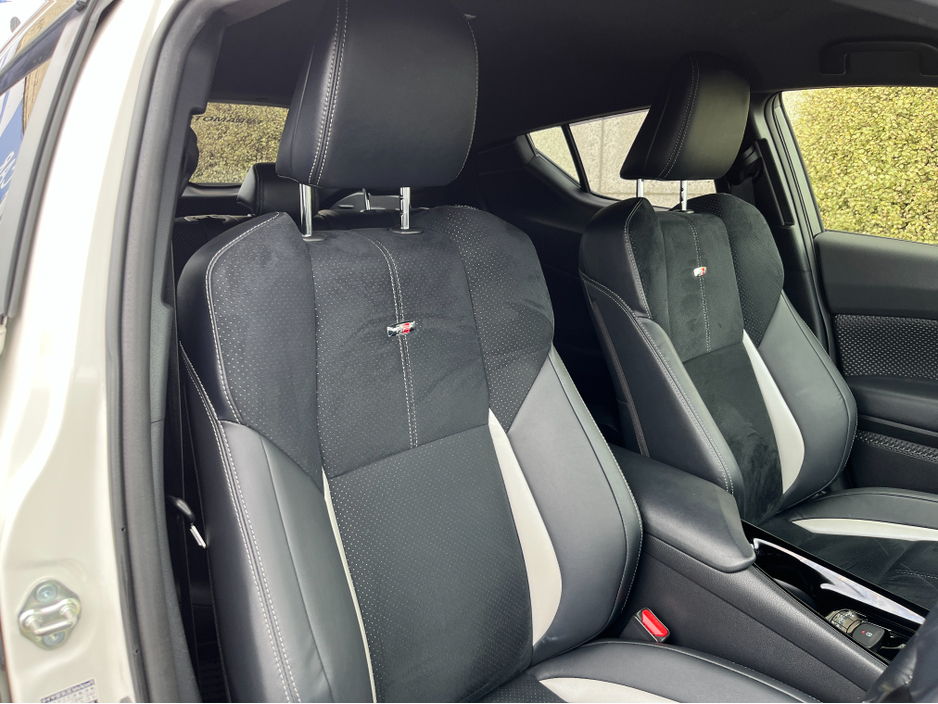 2020 Toyota C-HR - image 11