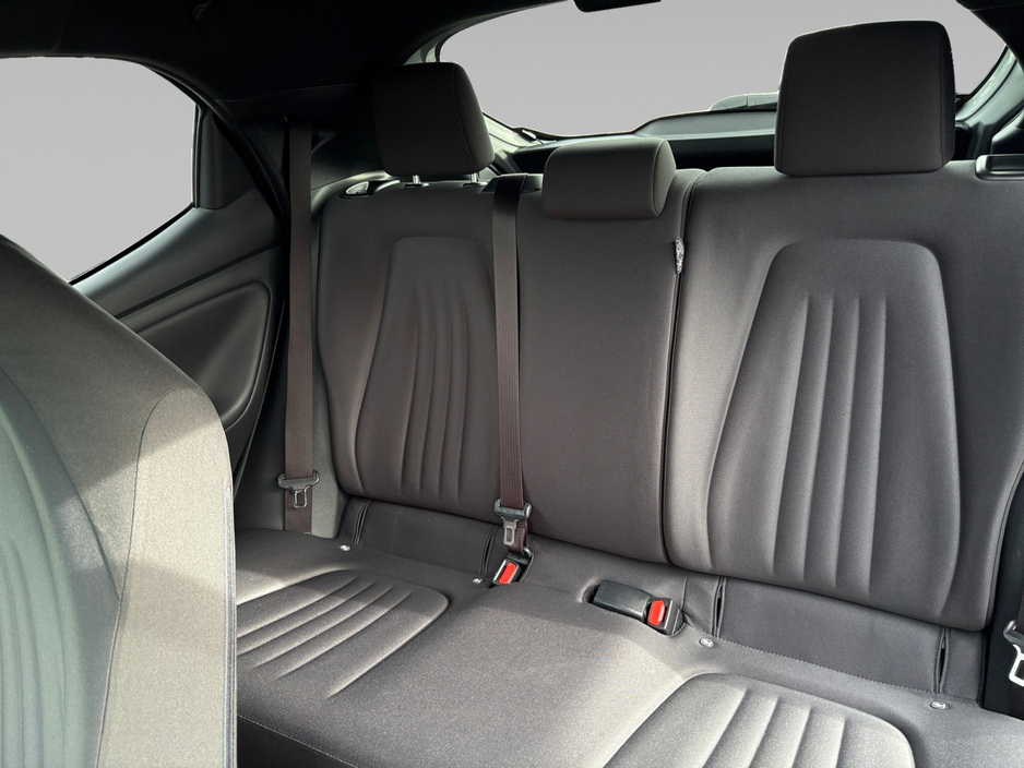 2020 Toyota Yaris - image 12