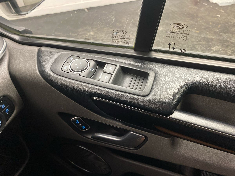 2022 Ford Tourneo Custom - image 14