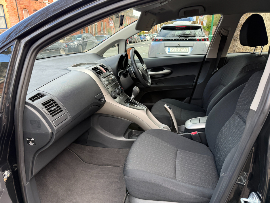 2007 Toyota Auris - image 9