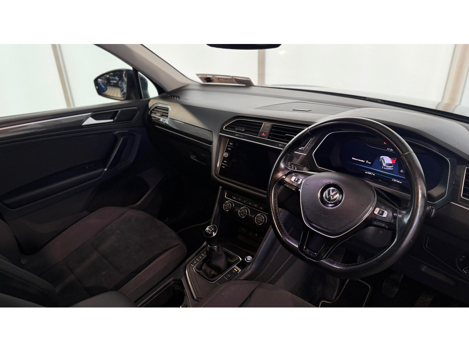 2017 Volkswagen Tiguan - image 5