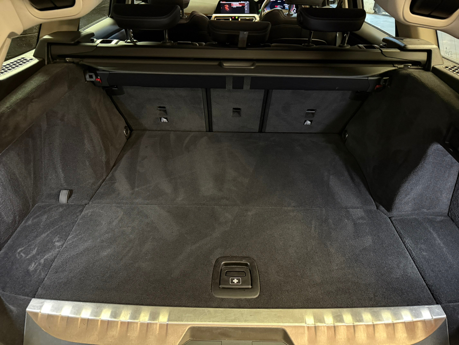 2022 BMW 3 Series - image 29