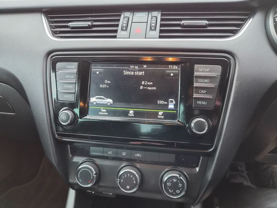 2016 Skoda Octavia - image 9