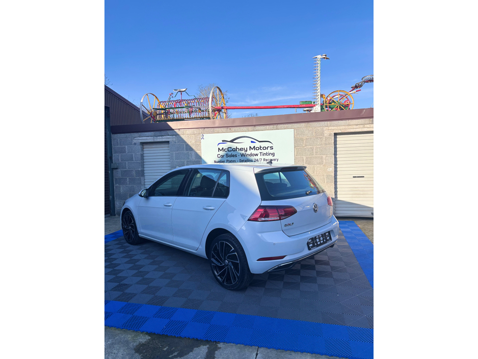 2017 Volkswagen Golf - image 5