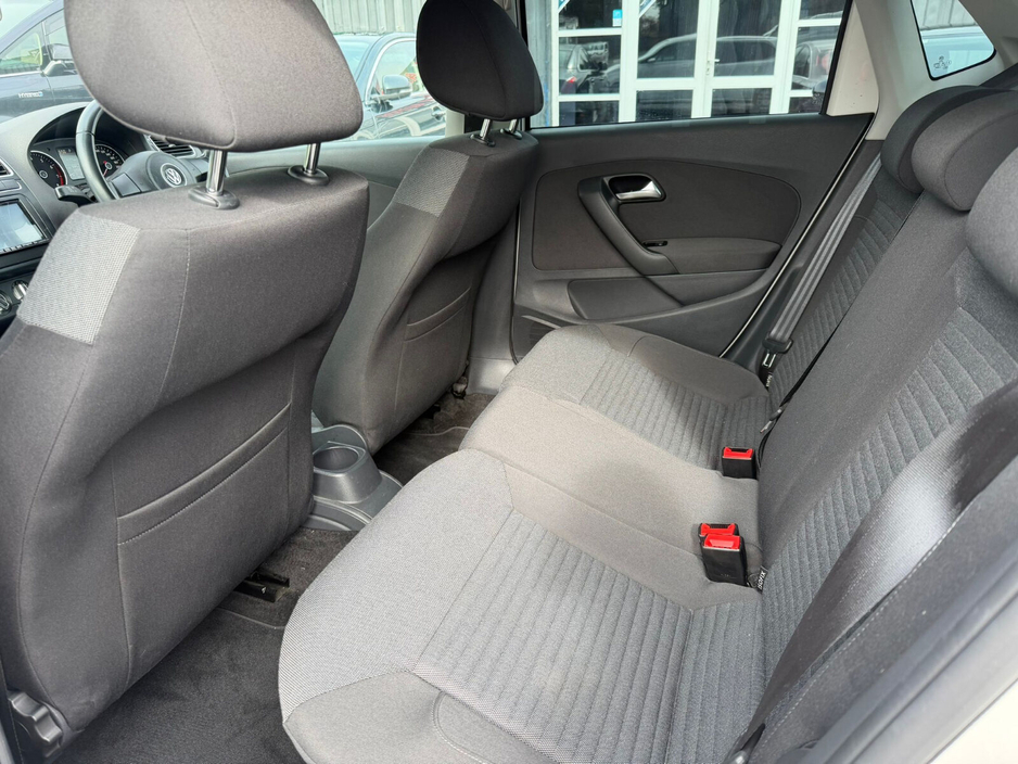 2014 Volkswagen Polo - image 17