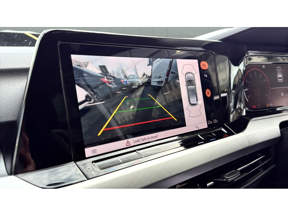 2021 Volkswagen Golf - image 16