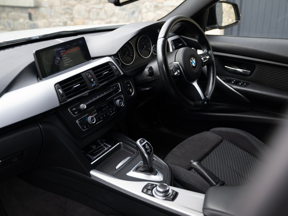 2013 BMW 3 Series - image 29