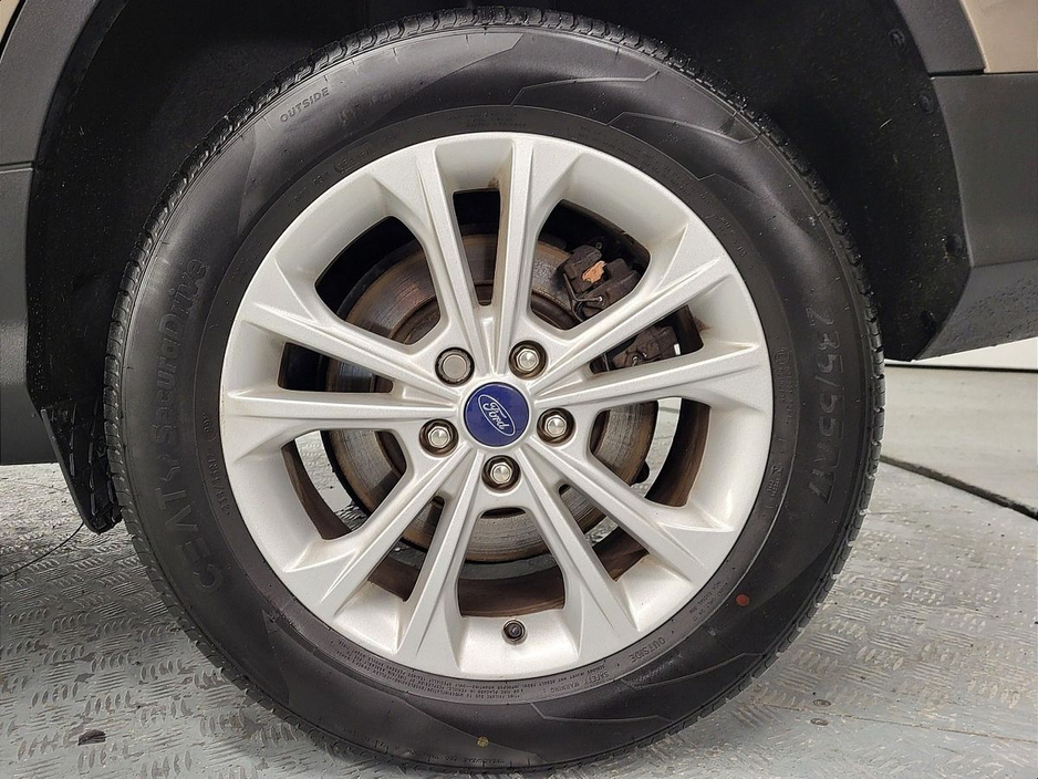 2019 Ford Kuga - image 11