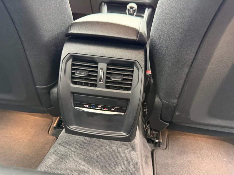 2021 BMW 3 Series - image 27