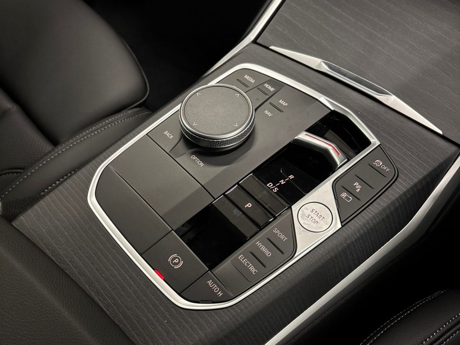 2026 BMW 3 Series - image 9