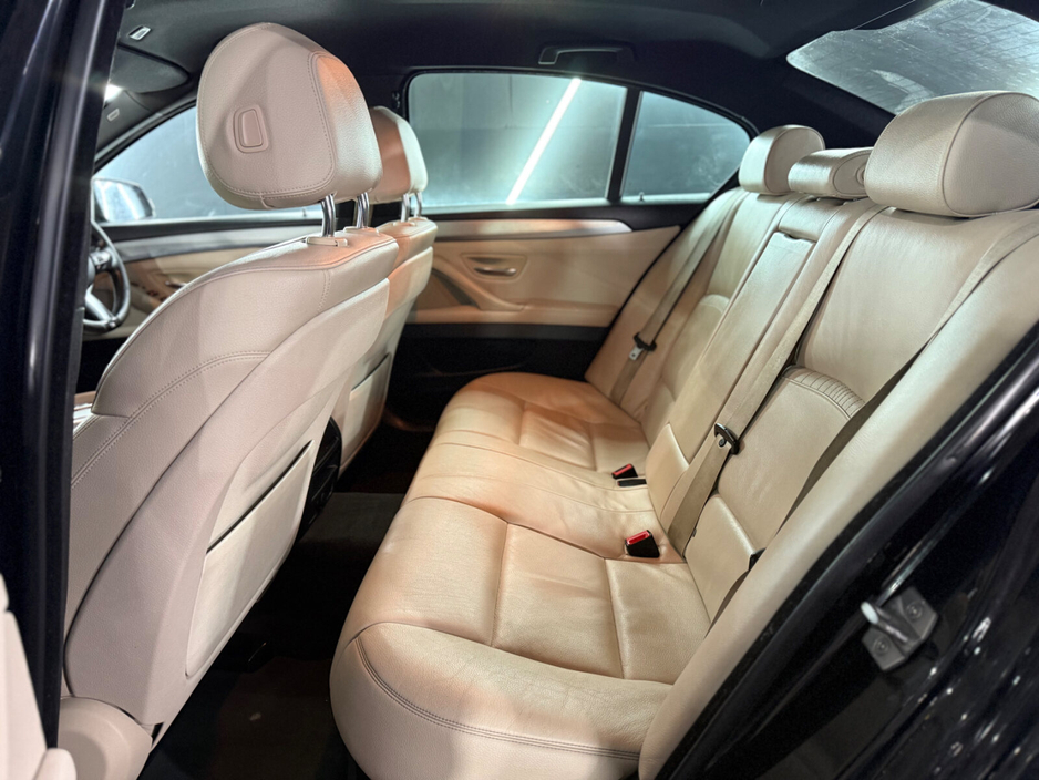 2015 BMW 5 Series - image 19