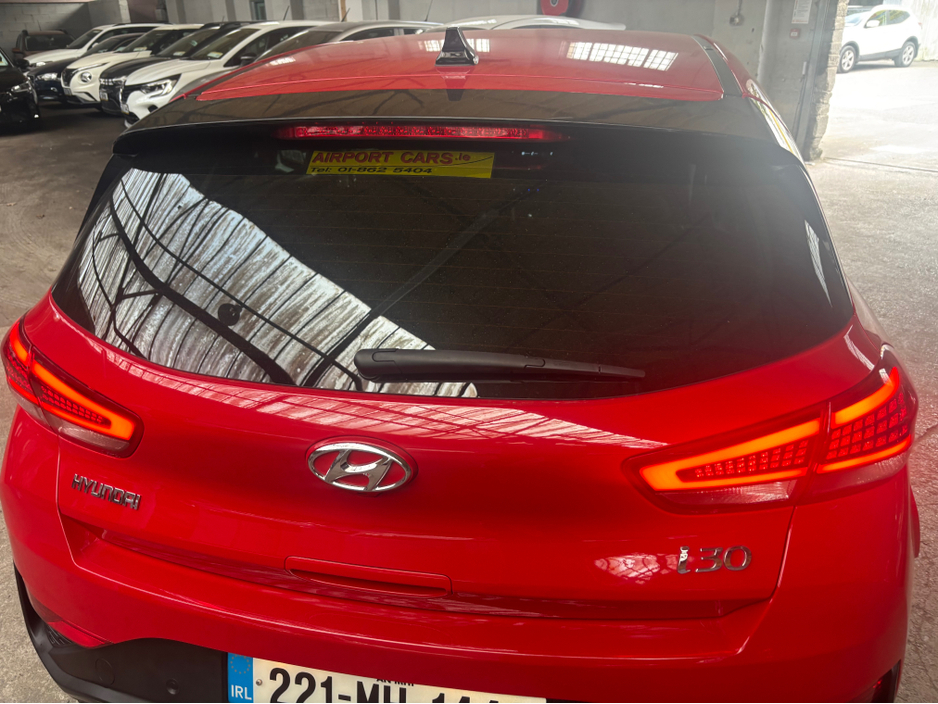 2022 Hyundai i30 - image 3