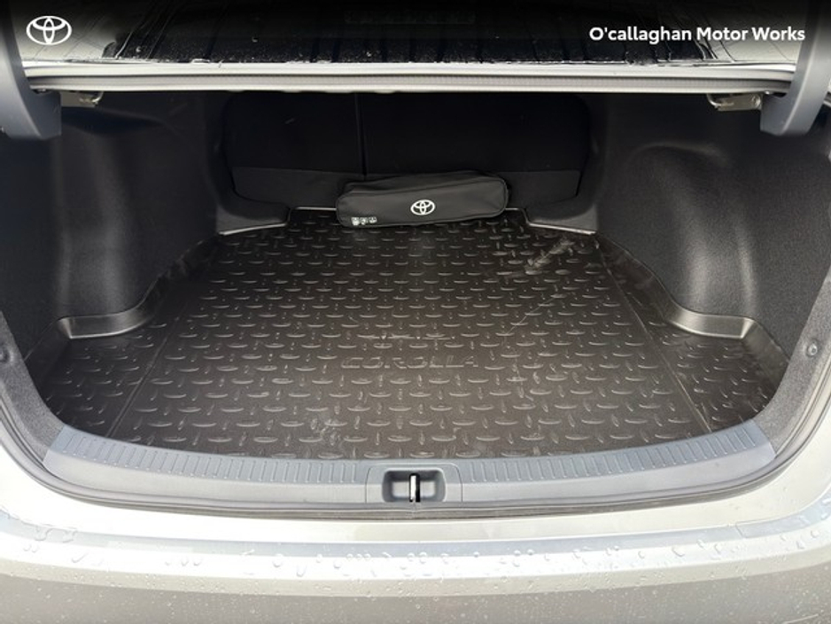 2026 Toyota Corolla COROLLA SALOON LUNA SPORT €38,500