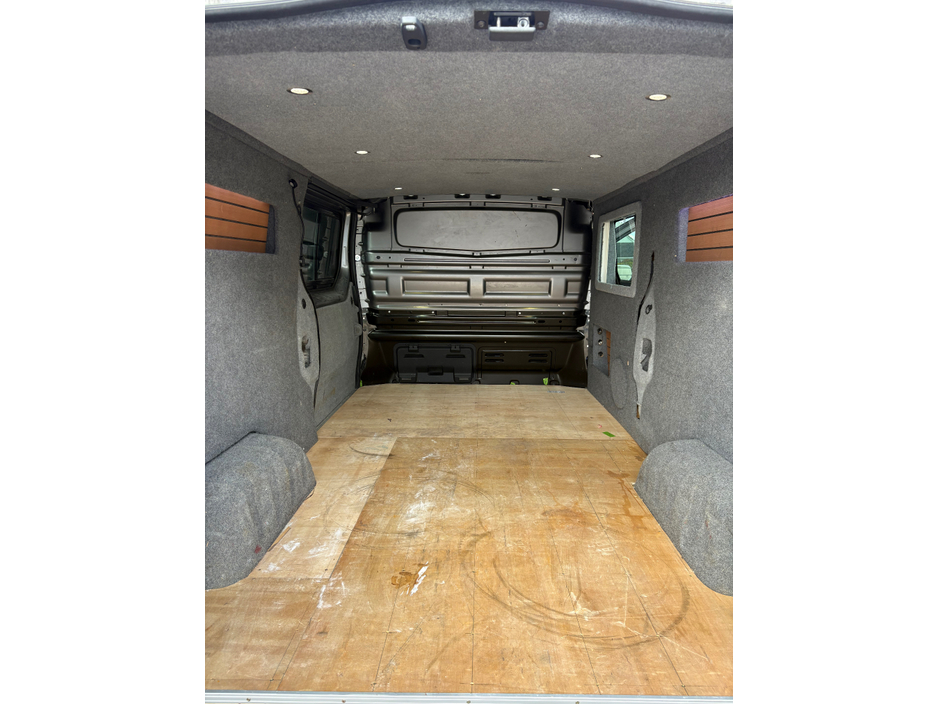 2019 Renault Trafic - image 11