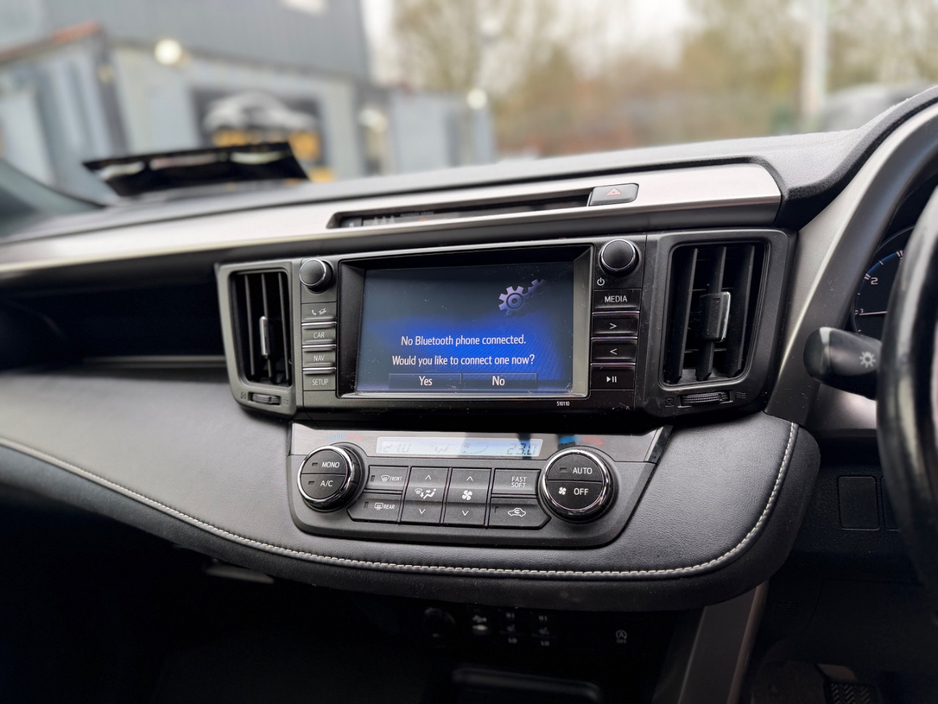 2017 Toyota Rav4 - image 14