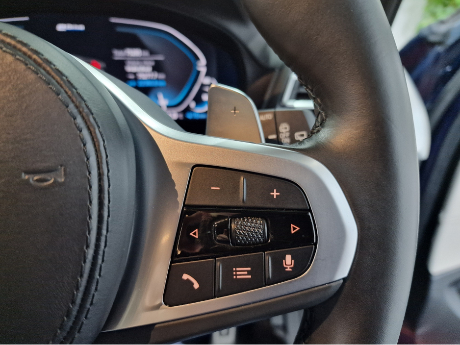 2022 BMW X3 30E M SPORT (PRO PACK / OYSTER LEATHER) X-DRIVE AUTOMATIC **ONE OWNER / TOP SPEC / 20" ALLOYS / APPLE CARPLAY / ADAPTIVE LED HEADLIGHTS / BMW M SEATBELTS / ELECTRIC BOOTLID /REVERSE CAMERA / SAT NAV** €49,900