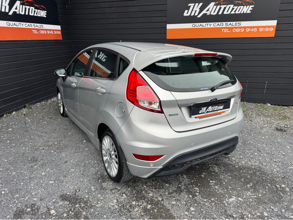 2014 Ford Fiesta - image 6
