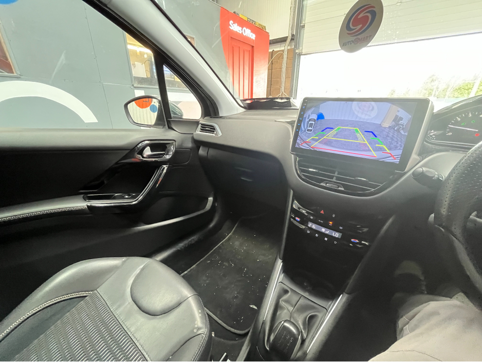 2015 Peugeot 208 - image 11