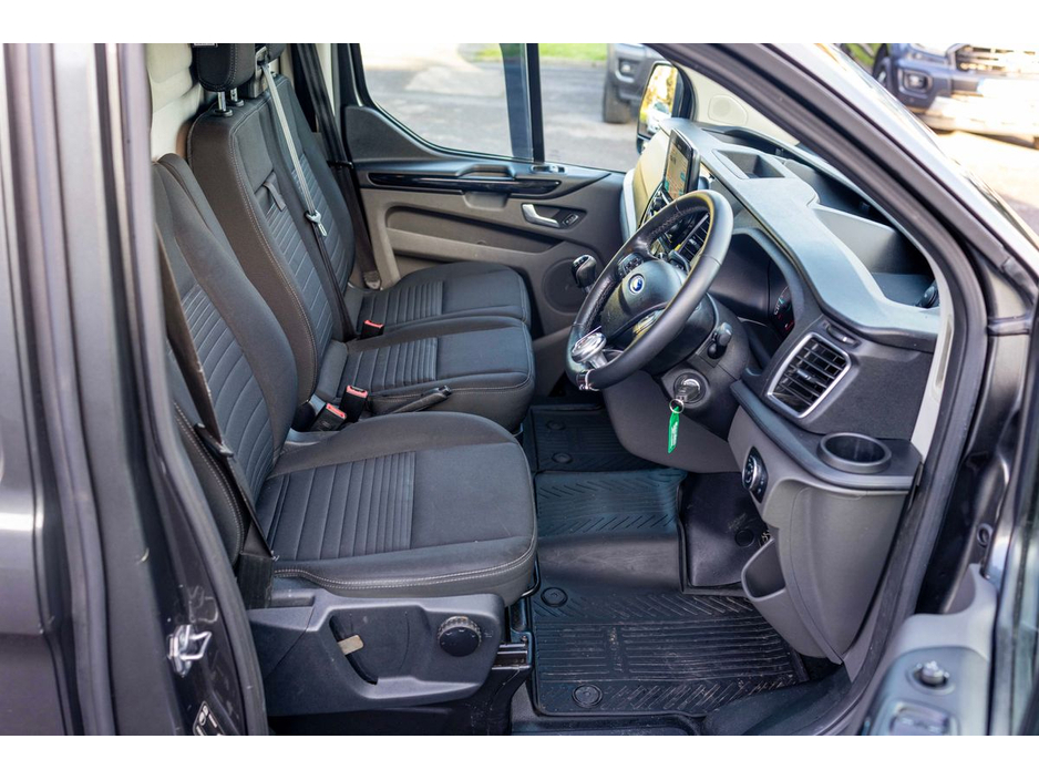 2019 Ford Transit Custom 300 LWB LIMITED. UPGRADED ALLOYS, SIDE BARS, UPGRADED FRONT GRILL AND SPLITTER. LOOKS THE PART. €23,950