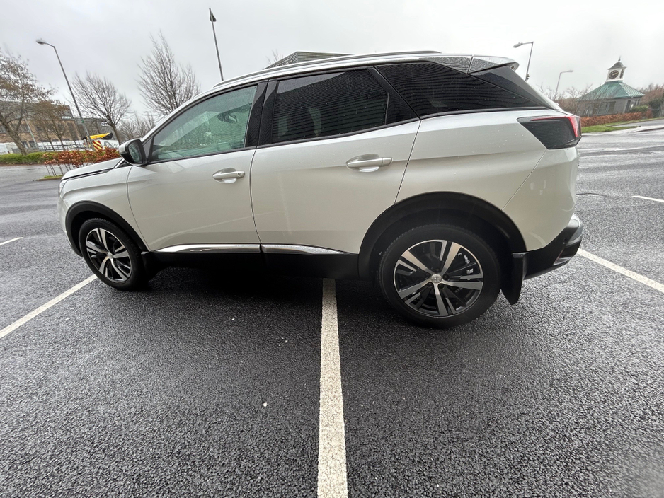 2019 Peugeot 3008 - image 6