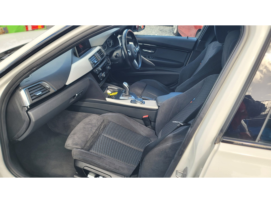 2016 BMW 3 Series - image 14