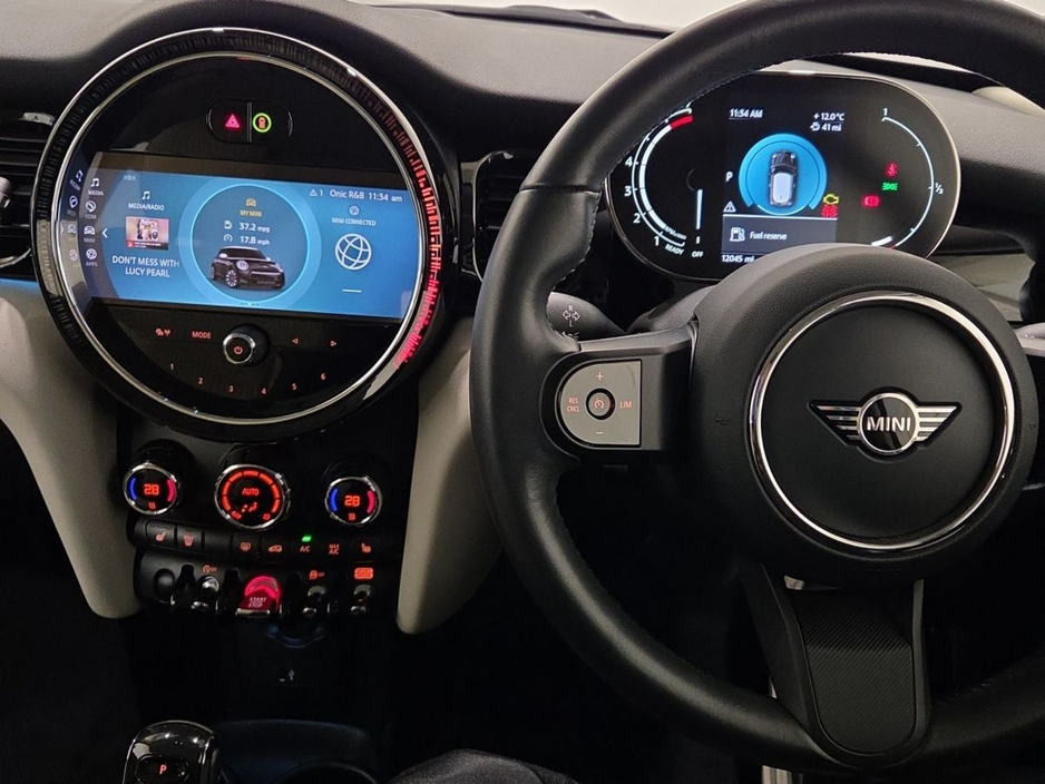 2024 MINI Hatch - image 17