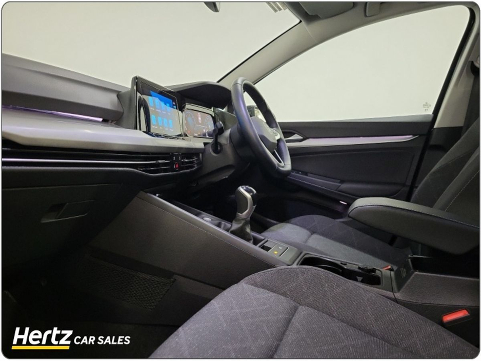2023 Volkswagen Golf - image 4